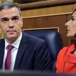 Sánchez enfrenta su decisión final sobre su gobierno este lunes