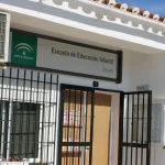 Renovación estética en la fachada de la Escuela Infantil de Zapata en Alhaurín de la Torre