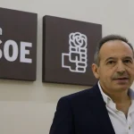 La crítica del PSOE-A al desvío de recursos a la sanidad privada y el aumento de las listas de espera.